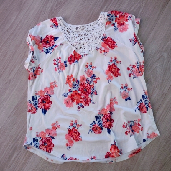 Ladies blouse - Picture 1 of 6